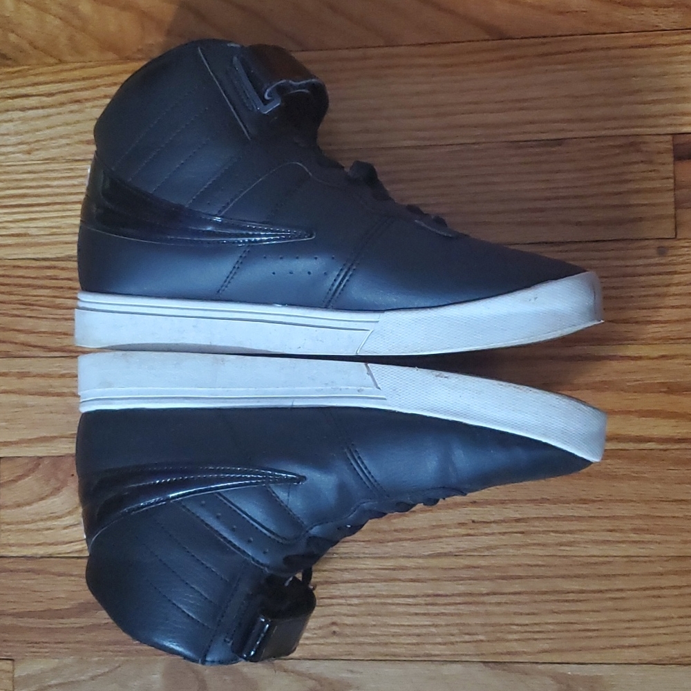 sneaker - Picture 2 of 3